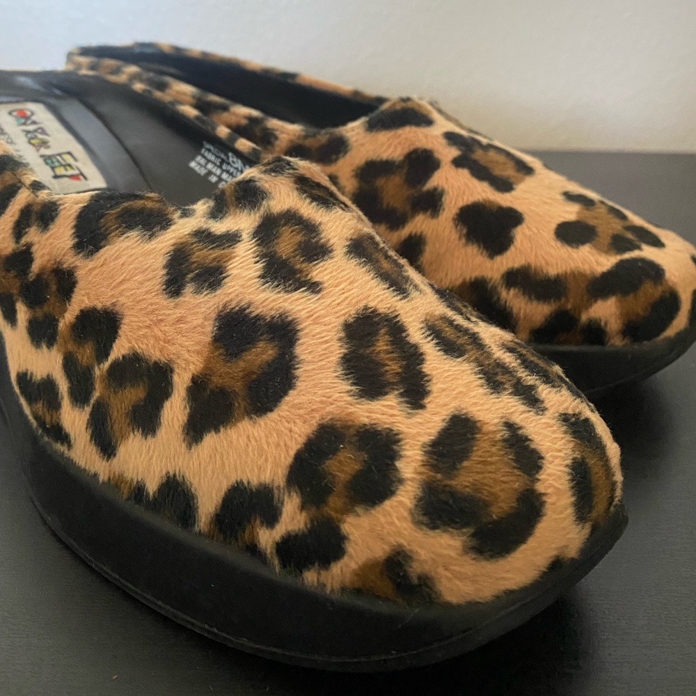 ON YOUR FEET BY CHINESE LAUNDRY LEOPARD PRINT WEDGE